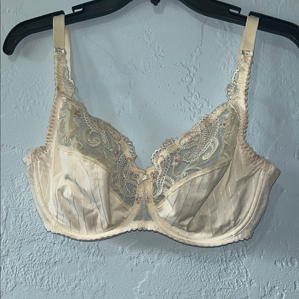 Chantelle Cream Lace Bra Intimates & Sleepwear